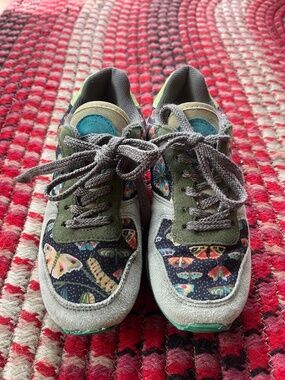 Inkkas Fluttery Sneakers 🦋 Size 5